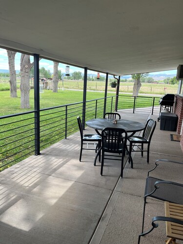 Farm Stay Cozy 2-bedroom guest house on farm in Hotchkiss