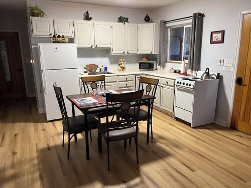 Farm Stay Cozy 2-bedroom guest house on farm in Hotchkiss