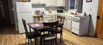 Farm Stay Cozy 2-bedroom guest house on farm in Hotchkiss