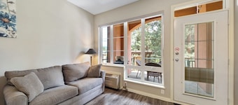 Studio on Golf Course - 101B