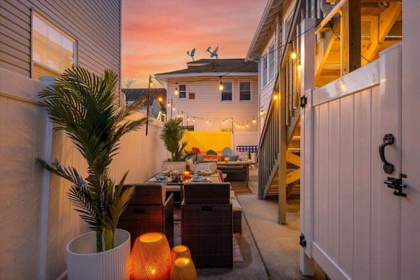 Outdoor dining