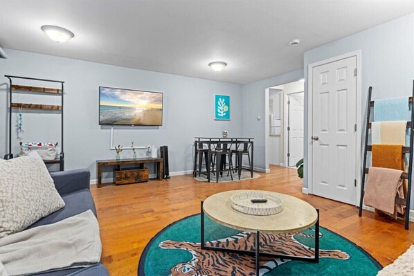 Smart TV, fireplace, books, offices
