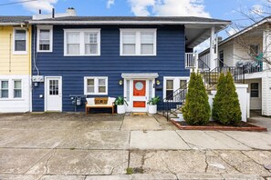 Exterior - 5BR Near Beach | Outdoor Shower | Fire Pit | BBQ (Ventnor City)