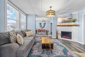 Smart TV, fireplace, books, offices
