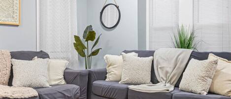 Smart TV, fireplace, books, offices