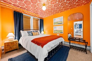 5 bedrooms, desk, iron/ironing board, travel cot - 5BR Near Beach | Outdoor Shower | Fire Pit | BBQ (Ventnor City)