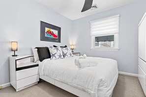 3 Schlafzimmer, Schreibtisch, Bügeleisen/Bügelbrett, Reisekinderbett