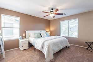 3 chambres, fer et planche à repasser, Wi-Fi, draps fournis