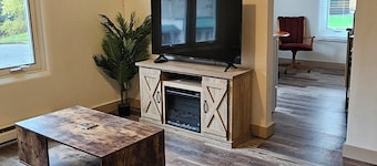 Cozy 1-bedroom apartment with AC, WiFi in serene Metaline Falls