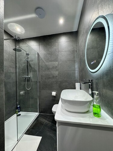 Stunning Sea-Facing Flat in Palm Bay, Margate – Your Coastal Retreat Awaits!