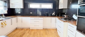 Stunning Sea-Facing Flat in Palm Bay, Margate – Your Coastal Retreat Awaits!