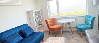 Stunning Sea-Facing Flat in Palm Bay, Margate – Your Coastal Retreat Awaits!