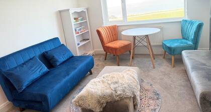 Stunning Sea-Facing Flat in Palm Bay, Margate – Your Coastal Retreat Awaits!