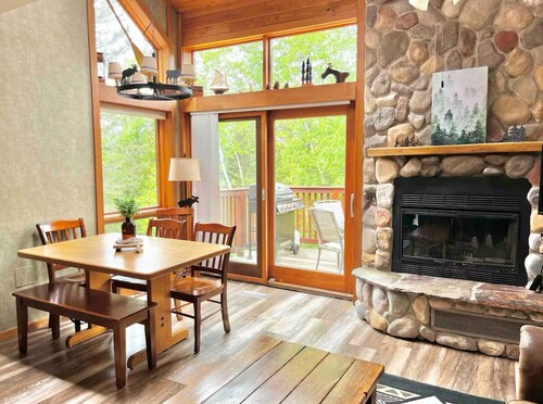 Lutsen Ski-In/Ski-Out Townhome w/Pool and Hot Tub Access!
