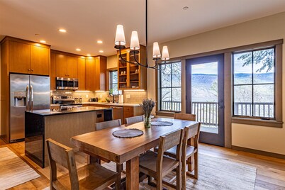 "Gorge Panorama" - Luxury Craftsman Home with Breathtaking Columbia River Views