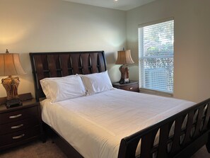 4 Schlafzimmer, Schreibtisch, Bügeleisen/Bügelbrett, Reisekinderbett