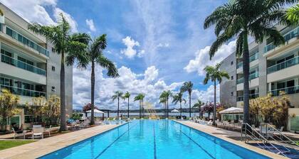 LAKE BREEZES - LAKE FRONT - LUXURY