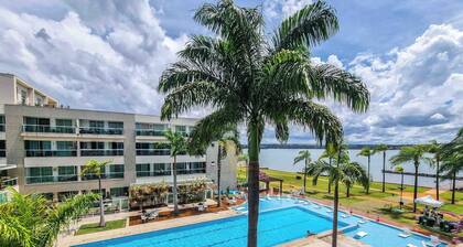 LAKE BREEZES - LAKE FRONT - LUXURY