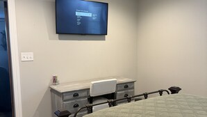 1 室のベッドルーム、デスク、WiFi、ベッドシーツ