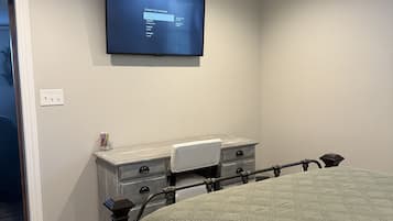 1 bedroom, desk, WiFi, bed sheets
