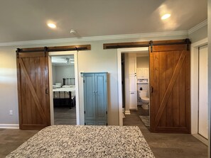 1 habitación, escritorio, wifi y ropa de cama