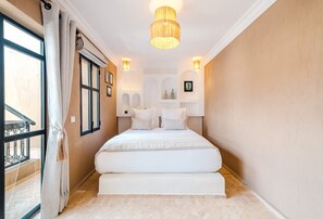 3 bedrooms, iron/ironing board, free WiFi, bed sheets