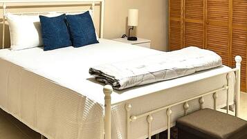 1 sovrum, skrivbord, strykjärn/strykbräda och wi-fi