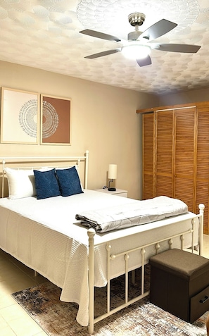 1 chambre, bureau, fer et planche à repasser, Wi-Fi