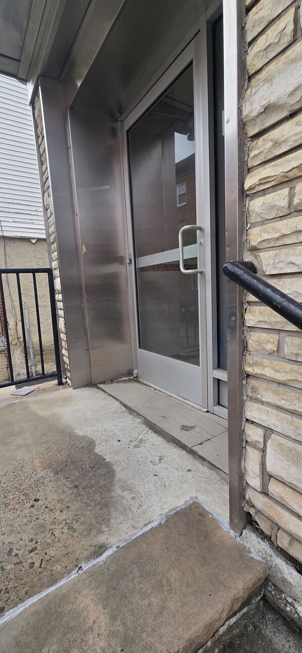 Exterior detail - Spacious 3-bedroom apartment in charming Philadelphia with AC, WiFi (Philadelphia)