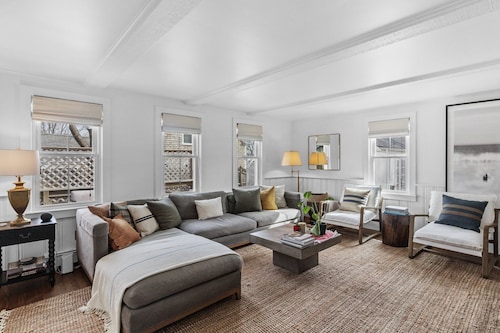 Historic Cape Cod 3BR Home in Sandwich – Walk to Beach & Dining