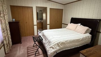 Desk, travel crib, WiFi (free), bed sheets