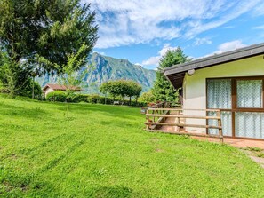 Property grounds - Beautiful private villa for 4 guests with TV, patio, pets allowed and panoramic view (Osteno-claino)