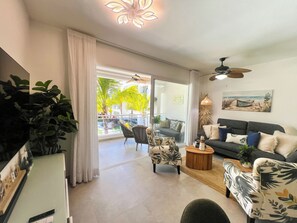 Smart TV, books, stereo - 🌴Dimary | Charming Apt 💦 5 Pools Steps from the Beach 🌊 Dominicus, Bayahibe ✨ (Dominicus)