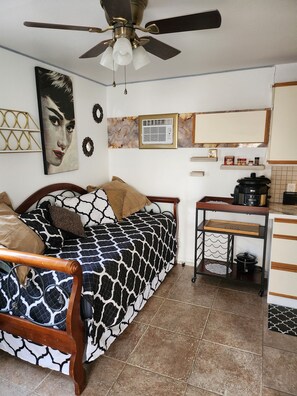 1 bedroom, iron/ironing board, free WiFi, bed sheets - Charming Mini  Studio in lovely East Mesa, AC, WiFi and more  (Mesa)