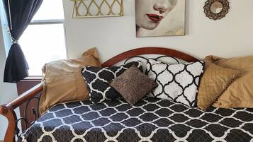 1 bedroom, iron/ironing board, WiFi (free), bed sheets