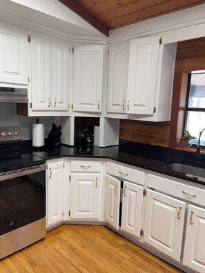 Micro-ondes, four, plaque de cuisson, lave-vaisselle