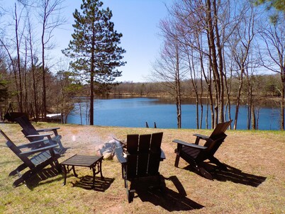 Cozy cabin offers four seasons of fun! Recreate & relax on Mystery Lake!