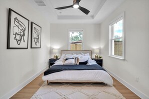 3 slaapkamers, een bureau, een strijkplank/strijkijzer, wifi