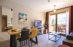 Apartment | Dining