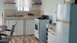 Kaffetrakter/tekoker, kjøleskap, mikrobølgeovn og ovn