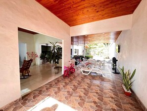 Terrace/patio - MONTPELLIER HOUSE, A HAVEN OF PEACE AND SERENITY (Honda)