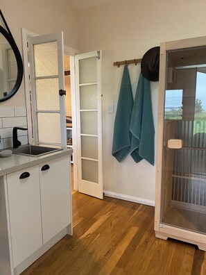 Interior - Farmhouse in Byron Bay Hinterland on 30 acres (Myocum)