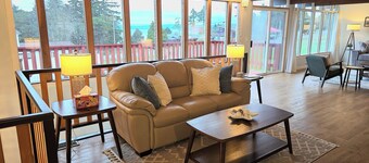 Diamond Point Escape~ Peaceful retreat, Water Views, King Bed & Arcade Game Room