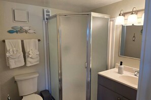 Bathroom - Diamond Point~Canal Views! Peaceful with Game Room (Sequim)