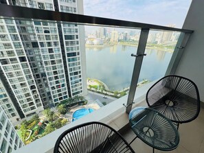 Apartamento standard, 3 quartos | Sacada