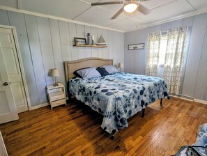 3 bedrooms, free WiFi, bed sheets - Cozy Ranch Retreat! Peace, Lake Views, Game Room & Hot Tub (Knox)