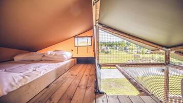 Tent | 4 bedrooms, bed sheets