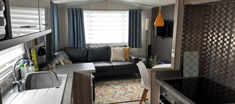 Tranquil Caravan Retreat by the Seaside, PortSeton