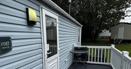 Tranquil Caravan Retreat by the Seaside, PortSeton