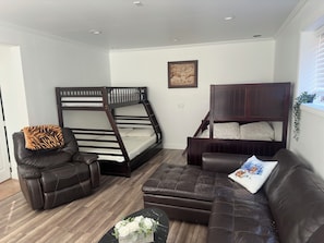 4 bedrooms, desk, iron/ironing board, WiFi